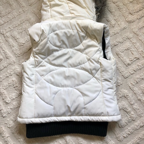 Calvin Klein Vest - Picture 4 of 5